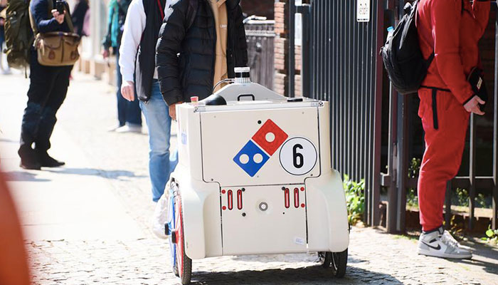 robot pizza domino